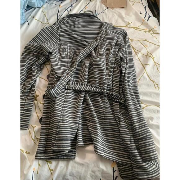 Merona Medium Peacoat Womens Large Buttoned with Belt Gently used condition - Picture 5 of 6